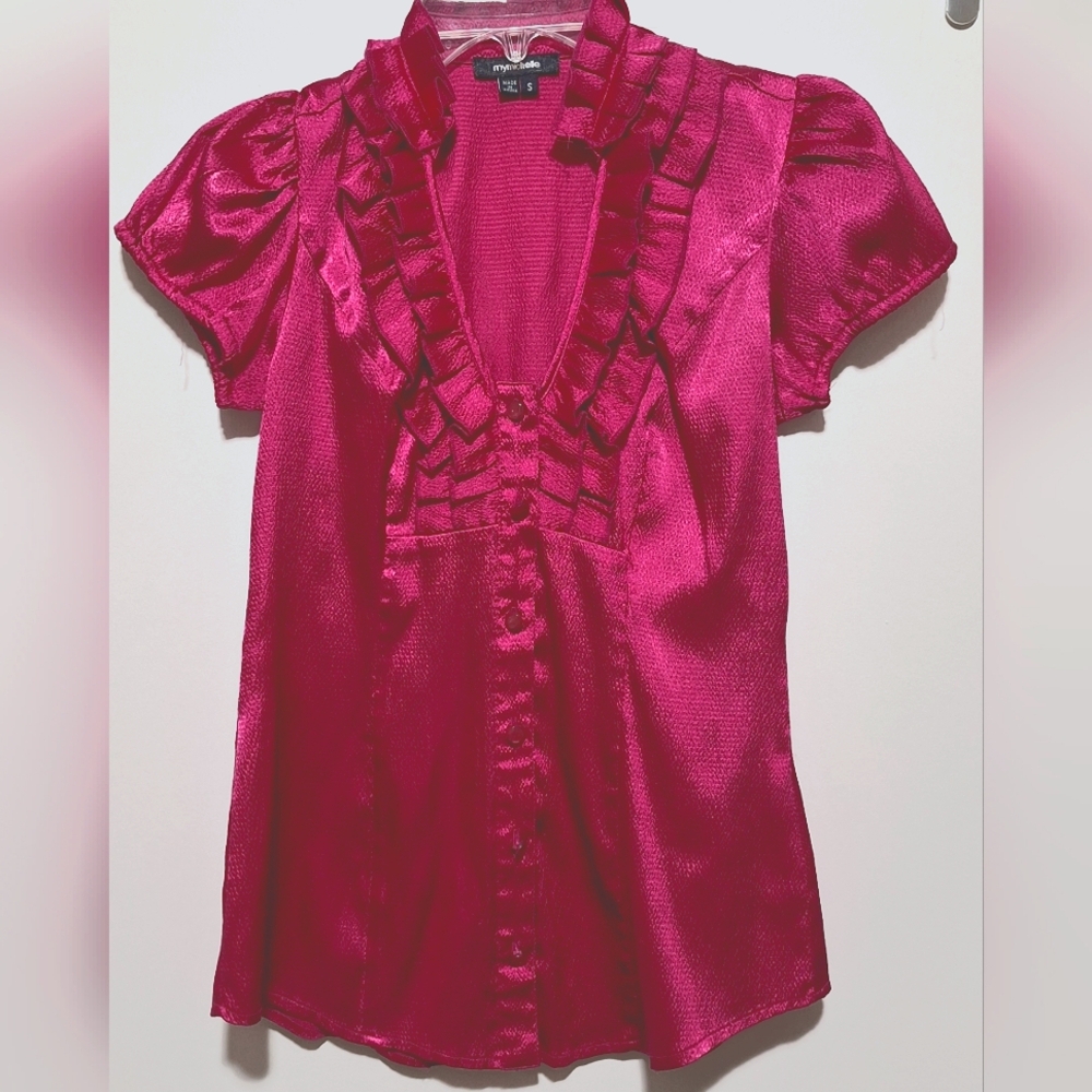 MY MICHELLE MAGENTA RUFFLED BUTTON DOWN BLOUSE.